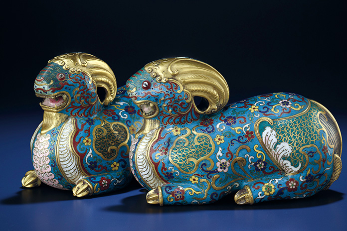 早期収集 銅胎景泰藍 琺瑯彩 七寶燒 花卉紋 西方三聖 密教仏像 置物 三點同出 清乾隆铜胎景泰蓝掐丝珐琅西番莲缠枝莲纹胆瓶\u2013 [临渊阁]天地一家春