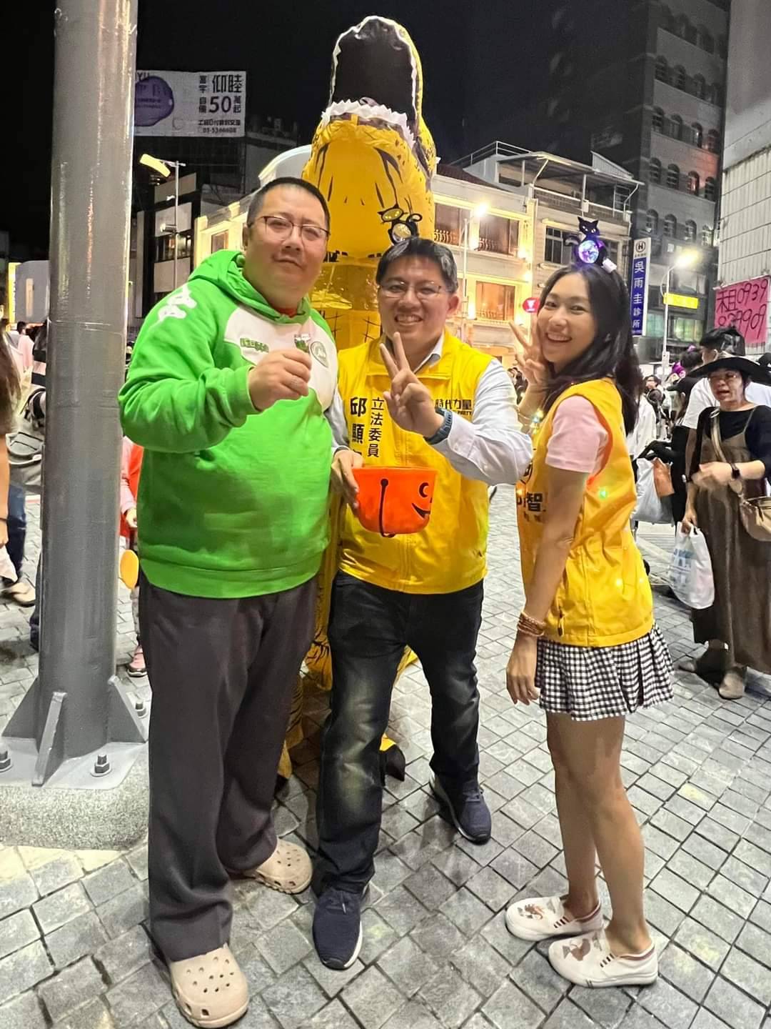 銘傳廣電系主任杜聖聰(左一)指出,以巴戰爭和趙天麟婚外情讓年輕人對賴清德失望