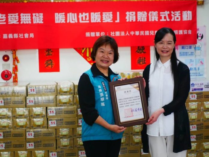 兒童及老人照護協會捐牛乳 溫暖身障社福 兒童及老人照護協會捐牛乳 溫暖身障社福