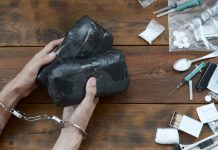 持強力磁鐵吸商品又持毒 警查緝到案 (圖/示意圖)