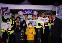 臺北樂活夜櫻季開跑 內湖波麗士安全宣導不停歇 (圖/臺北市政府警察局內湖分局)