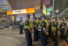 「靖城專案」警查獲霰彈槍與毒品 (圖/臺北市政府警察局)