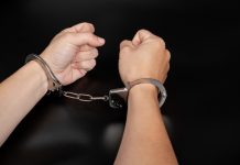 假結帳真行竊 防盜門揪出口袋贓物 (圖/警政署)