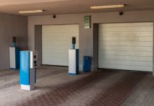 機械車位故障車輛慘變「V字型」 (圖/示意圖)