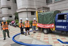 工務局新建工程處救災隊 南下支援高雄 (圖/工務局)