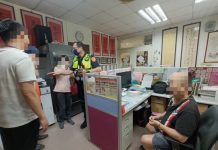 老翁不聽勸險遭詐 文一警成功攔阻 (圖/臺北市政府警察局)