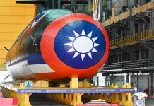 請黃曙光公開潛艦國造的疑案,逮捕賣國賊! (圖/取自總統府臉書)