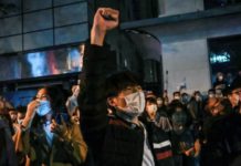 群眾高喊習近平下台!共產黨下台! 上海外籍人談白紙革命經歷