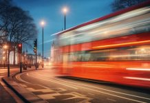 公車顧路中 警結合民眾化解尖峰危機