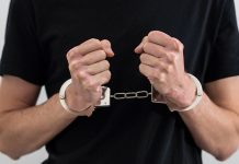 三重分局被包圍 「包腿刺青」男GG了 (圖/示意圖)