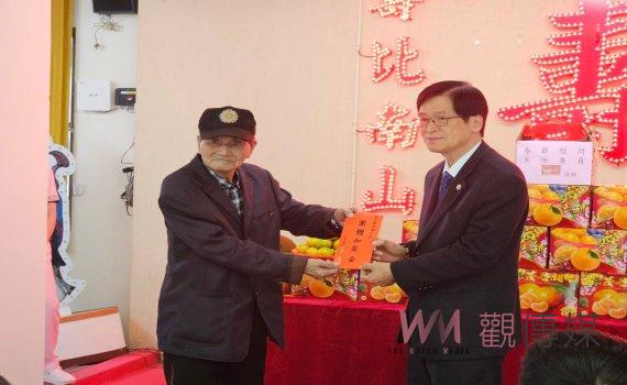 輔導會主委嚴德發探訪彰化榮家　慰問長輩並致贈春節加菜金