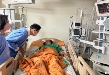 「太平山交通悲劇」張善政及林姿妙赴醫院關心傷者 (圖/取自張善政臉書)