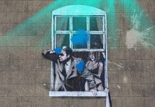 海神變浩克!妻子與小王泡湯,士官遭綠光罩頂! (圖/獨家報導編輯部製圖)