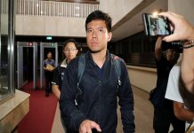 黃國昌揭 國安官員藉總統出訪走私菸