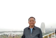 前扁辦主任:藍白合破局柯文哲只會剩下5席立委 前扁辦主任陳淞山表示,萬一藍白合破局,民眾黨主席柯文哲最後可能只會剩下5席立委,不可能變成關鍵少數。圖/引自陳淞山臉書