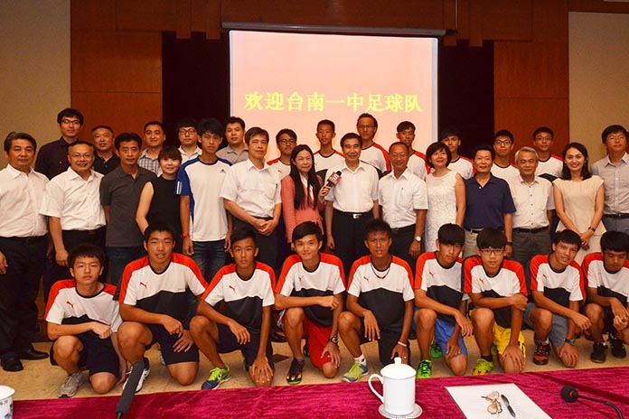 臺灣本次獲邀參賽的隊伍：臺南一中足球隊與新竹仁愛中學足球隊。