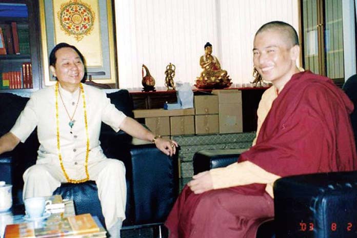 2003年8月21日寧瑪仁波切前來拜會悟覺妙天禪師。