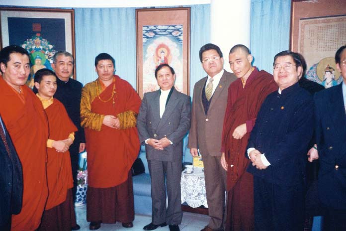 西藏葛陀龍稱法王親率喇嘛來臺拜會悟覺妙天禪師。