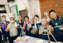 竹市推端午健康粽! 高虹安加入「最強媽媽團」與爺奶一起包粽
