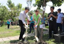 高市府攜手社區植樹 啟動零碳綠生活