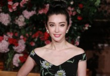 李冰冰香肩半露優雅迷人 設計師現場讚