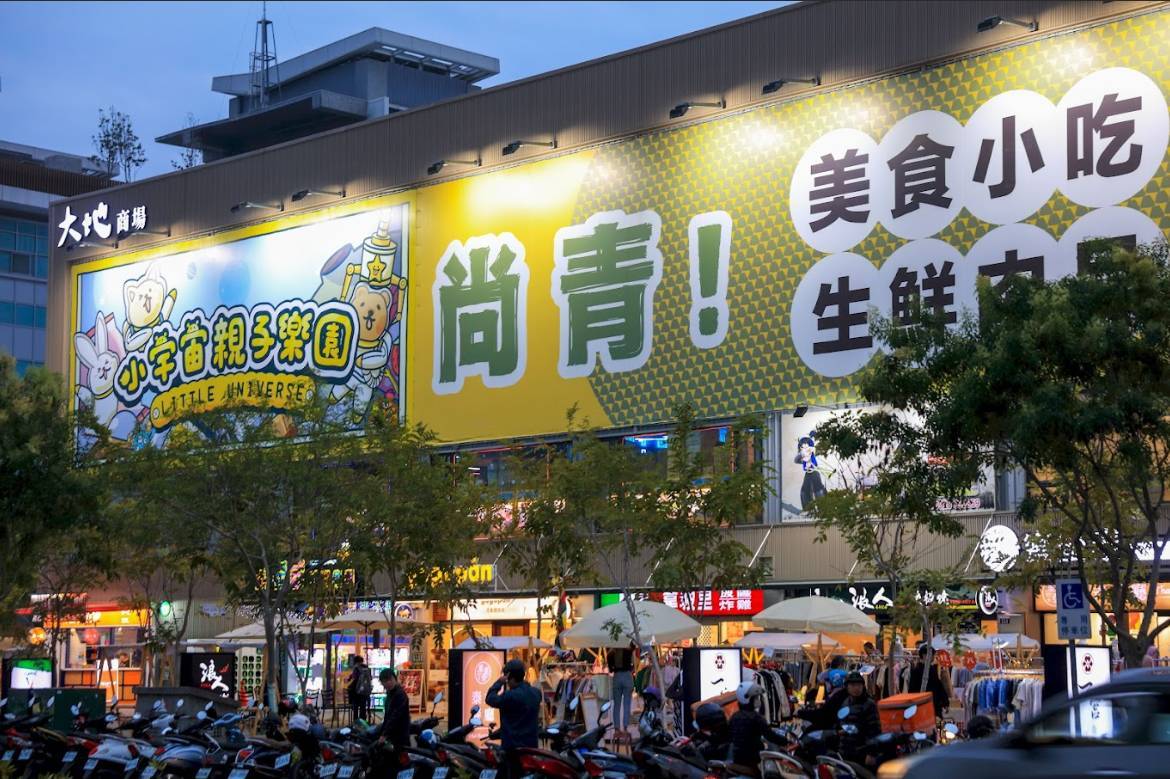 北屯機捷特區現在已有30多棟新社區大樓形成繁華的商店街，對很多在南屯、西屯、北屯挑案子的購屋族群，機捷特區的生活機能遠超預期想像。