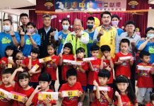 陳光復秋節前夕認購420盒魔豆小舖禮盒 以行動力挺身障者就業