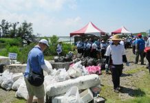 台糖響應淨灘 首波認養鰲鼓溼地海岸2年