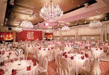 王朝推旺福招財尾牙春酒專案 場地最多容納1000人 主廚量身訂製頂級菜單 桌菜、BUFFET多樣選擇 金帽主廚掌廚滿足員工味蕾 新春運勢旺旺來