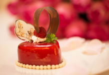 情人節限定 草莓搭白巧克力打造美味蛋糕