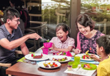 親子Fun暑假 來台南大員皇冠假日酒店兒童用餐、玩賽車免費