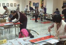 書法名家操刀 澎科大贈送祈福春聯