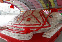 澎湖天后宮8千斤米包龜 元宵發放信眾