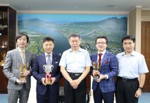 肯定他們的偉大貢獻 柯文哲接見西服界三冠王