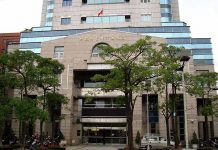 被繼承人為要保人死亡後 應按保單價值申報遺產稅