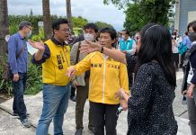 環保鐵娘子擬擴大水源保護區 村民為求生存攔路陳情撲空