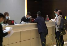 金管會宣布即日起進銀行保險公司 不強制戴口罩