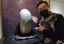 石癡許效舜賞石成精 出口成章傳佳話