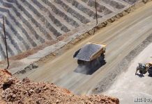 陸可能對(稀土)磁鐵技術出口管制 《外交政策》:中國可決定誰輸誰贏 繼鎵、鍺出口管制後,傳大陸可能對磁鐵技術進行出口管制。大陸至今主導將礦石轉化為永磁鐵的供應鏈,控制85%加工和92%磁鐵生產,美國則從零開始,稀土無疑被視為大國競爭結局的關鍵。圖為大陸稀土採礦作業現場。圖/取材搜狐網