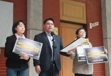 預售屋轉售不溯及既往 邱顯智痛批花敬群藐視國會 圖/時代力量立院黨團提供