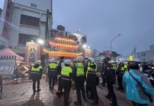 影/元宵大亂鬥台東上演 警噴辣椒水壓制、霹靂小組鎮場 圖/翻攝畫面、台東縣警局提供