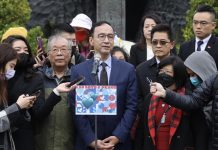 二二八紀念公園獻花哀思 朱立倫:和平紀念日具教育意義非政治目的 圖/民進黨中央提供