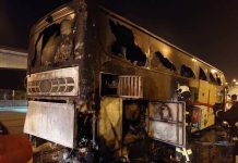 影/直擊國光客運國道起火燃燒 巴士漏油駕駛滅火器急撲救 圖/讀者、國道警提供