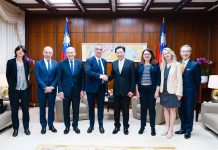 博多黑代馬克宏傳話 重申支持台海現狀和平穩定 圖/外交部提供