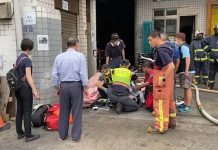 聯華食大火15人躲在冷凍獲救7人不治 勞動部依法勒令停工、股價跌逾3% 圖/消防局提供、翻攝畫面