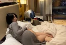 到底誰包養誰?高官十指緊扣小三 起底後恐是高官被包養 疑似兩人在酒店的影片擷圖。圖/擷自推特