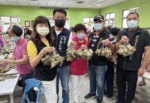 小小的粽子包呀包 歷史傳承粽香飄 圖/翻攝張良印臉書