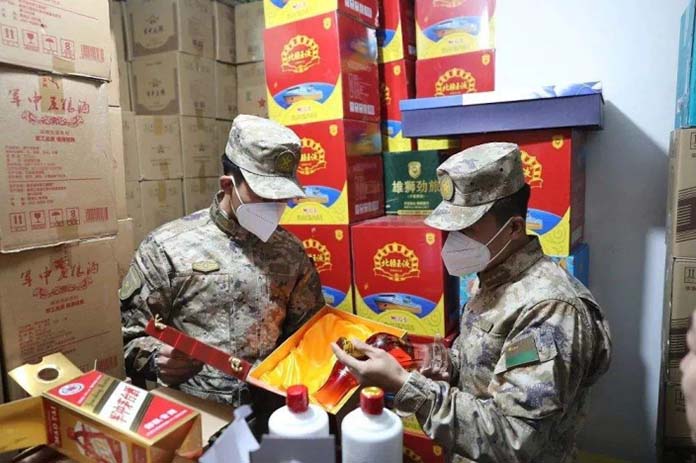 寧夏有公司以軍隊名義銷酒被充、罰款及下令整改。圖／央視軍事