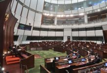 香港立法會通過區議會改革方案 直選席次銳減 圖片來源/星島日報