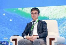 奇點汽車破產 燒光736億產不出一部電動車 奇點聯合創始人兼CEO沈海寅成立之初曾誇海口,奇點將引用小米模式打造比特斯拉更好的汽車。圖為沈海寅2019年參加論壇時,曾呼籲政府放寬對汽車行業的限制。圖/取材新浪財經